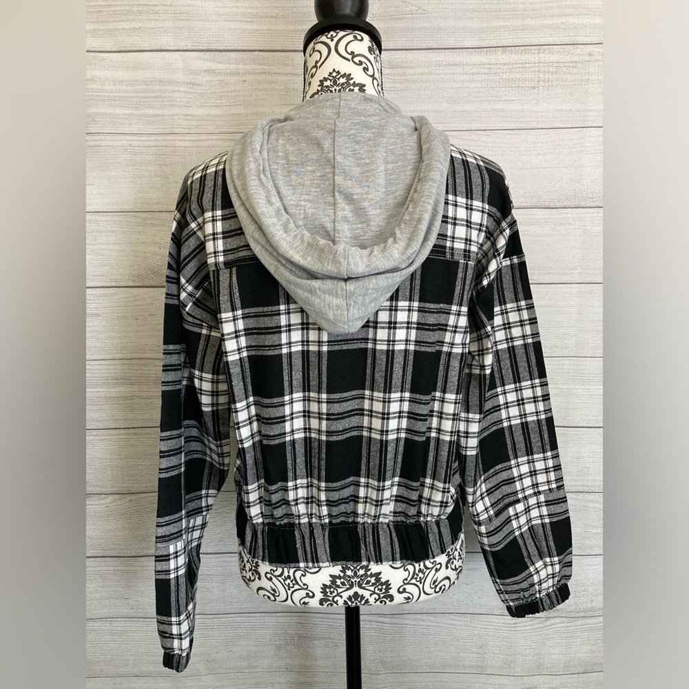 NEW LOOK | NWT Women’s Plaid Cropped Zip Up Hoodie - Picture 3 of 6